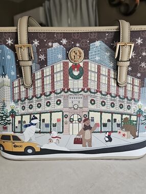 Giani Bernini Beige-Trim Holiday City Scene Tote